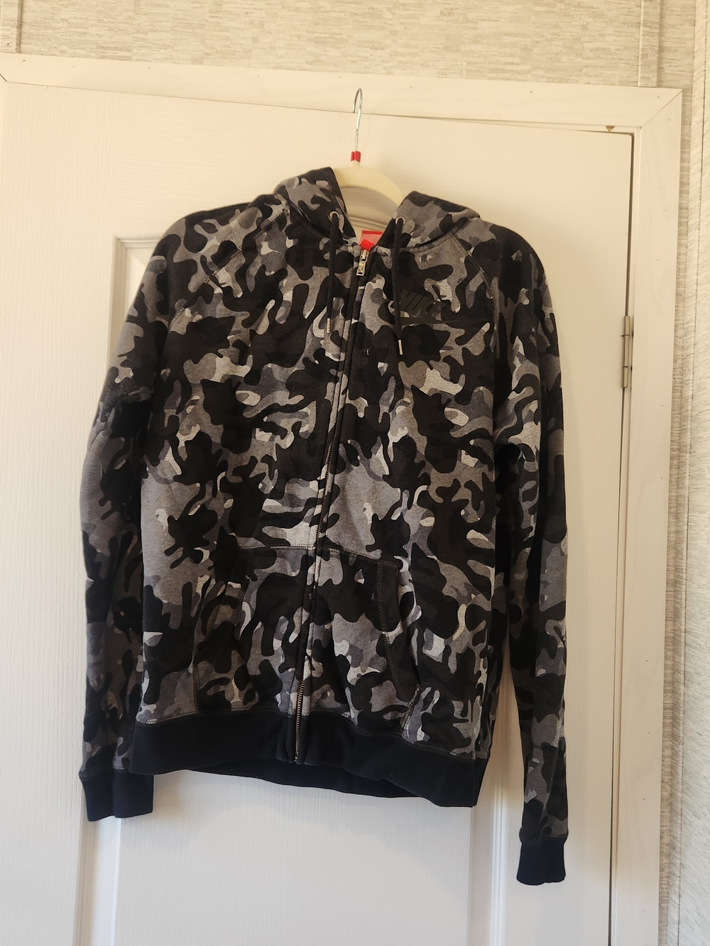 Men's Gray & Black Camouflage Zip Hoodie Jacket LT Euc